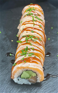 Flamed Salmon Roll (8st)